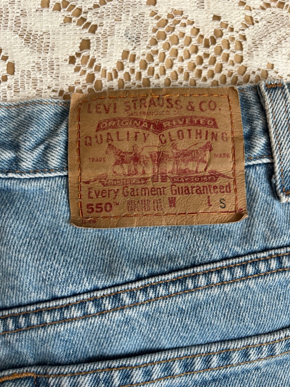 90s Levi's Classic Jeans, Light Wash, Size 29 - Picture 3 of 6